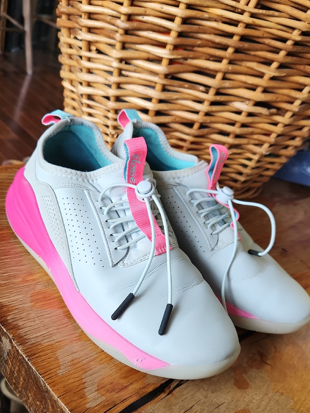Clove‎ Sneakers Women's 8.5 gray pink comfy